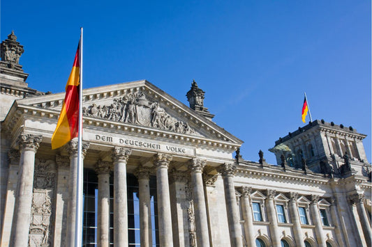 Bandera alemana en el Reichstag  