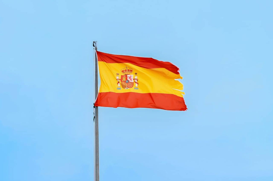 Bandera de España ondeando