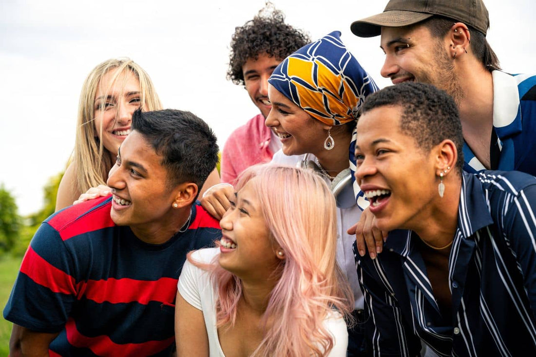 Grupo de jóvenes al aire libre